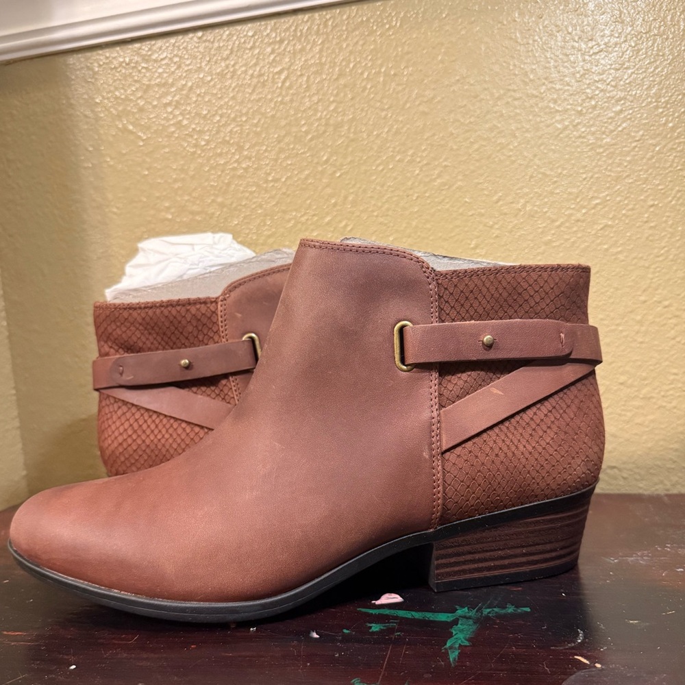 Clark’s Women’s Addiy Gladys Boots